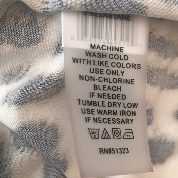 Vince Camuto leopard sleeveless top - Picture 7 of 9